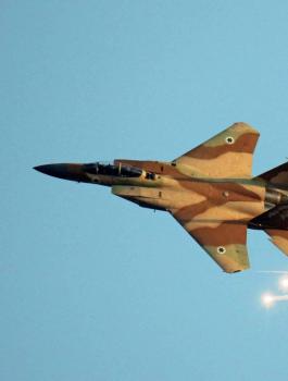 قصف اسرائيلي على حماة السورية 