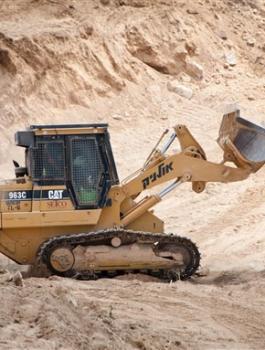 فرض غرامة على مواطن لاستعادة جرافة 