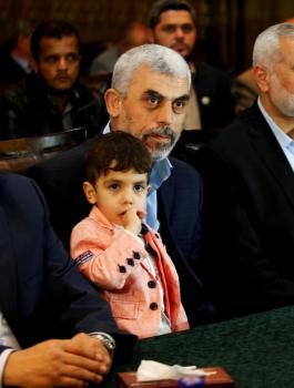 صحيفة: حماس تبلغ مصر جاهزيتها للدخول في صفقة تبادل للأسرى