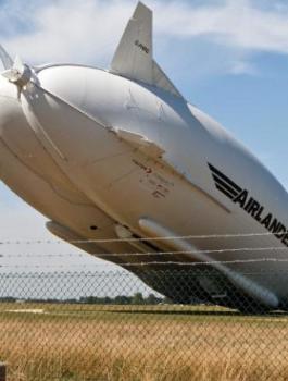 310443F500000578-3438477-Three_years_since_work_began_on_the_Airlander_10_pictured_engine-a-1_1455015229230