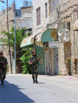 شارع الشهداء في مدينة الخليل 