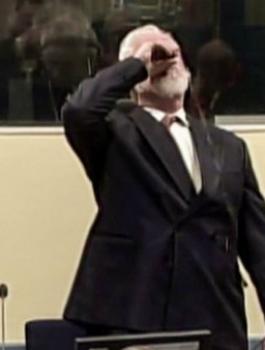 تناول السم داخل محكمة الجنايات الدولية 