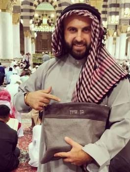 صحفي اسرائيلي داخل المسجد النبوي الشريف 