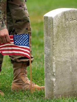 ترامب ومقبرة الجنود الامريكيين 