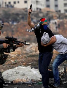 قوة خاصة اسرائيلية تعتقل شبان من رام الله 