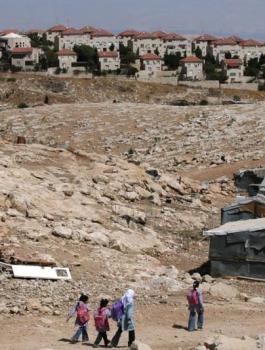 هدم الخان الاحمر في القدس 