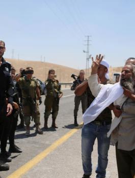 هدم الخان الاحمر في القدس 