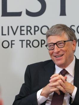 بيل جيتس يتبرع لبعوض مفيد 