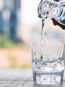 شرب ماء على معدة فارغة 