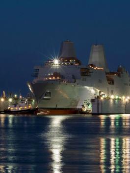 البحرية الأميركية توقف البحث عن 9 بحارة فقدوا في حادث