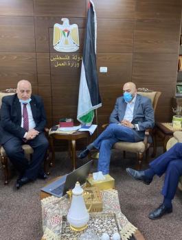 فرصعمل الشباب  