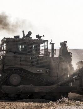 جرافات الاحتلال تتوغل في قطاع غزة 