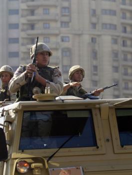 egypt army soldiers tank
