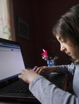 نصيحة استخباراتية: اتركوا أطفالكم أمام الإنترنت