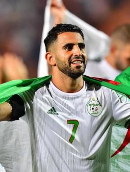 قائد المنتخب الجزائري ومصر 