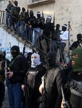 اصابة مسلحين في مخيم بلاطة 