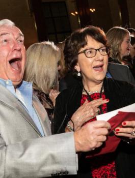 شركة تصرف مكافآت لموظفيها بقيمة 10 ملايين دولار 