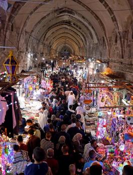 الجزيرة: رجل أعمال إماراتي يشتري بيوتاً في القدس ويسربها للمستوطنين