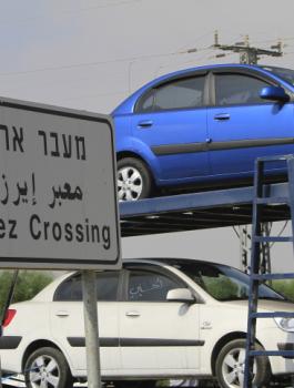 سلطات الاحتلال ترفض إدخال السيارات إلى قطاع غزة