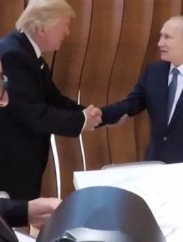 أول مصافحة بين بوتين وترامب 