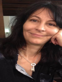 اكاديمية فلسطينية  تفوز بأفضل  معلمة جامعية للطلبة في بريطانيا