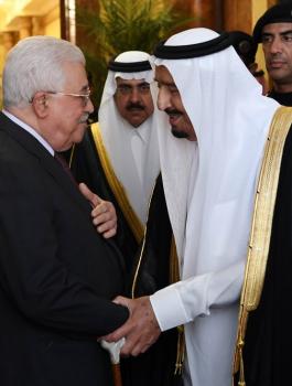 عباس والملك السعودي 
