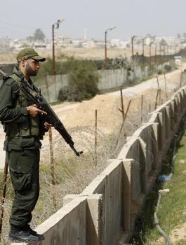 اعتقال مهربين حاولوا التسلل من قطاع غزة الى سيناء 