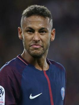 نيمار وحكم المباراة في دوري الابطال 