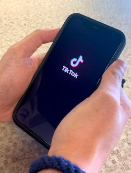 اطلاق هاتف tik tok 