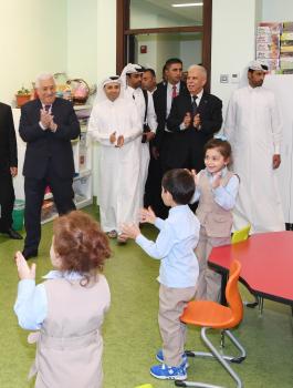 الرئيس يفتتح مبنى المدارس الفلسطينية في الدوحة