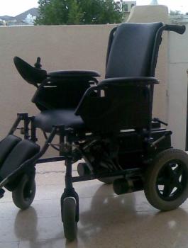 كرسي كهربائي ضمن مكرمة رئاسية لوالدة عميد أسرى أريحا