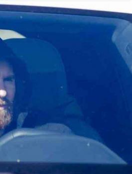 ميسي محاصر بين الجماهير 