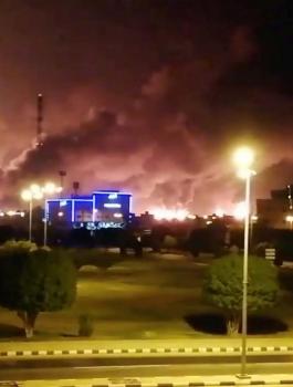 الحوثيون يعلنون وقف الهجمات على السعودية 