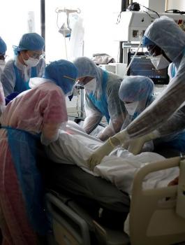 x-04-xZ_x_RC21ZF9DSLJV_RTRMADP_3_HEALTH-CORONAVIRUS-FRANCE-HOSPITAL