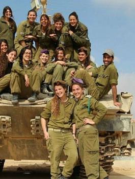 اسرائيل ووحدات دبابات في الاردن ومصر 