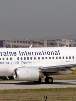 Ukraine_Int_B737-500_UR-GAK