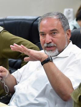 لبيرمان: اما احتلال غزة او سنخلق ربيعا عربيا في القطاع 