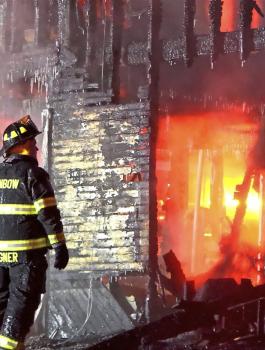 إصابة مسن بجروح خطيرة بحريق في منزله شرق جنين