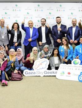 مجموعة الاتصالات الفلسطينية ومؤسسة غزة سكاي جيكس