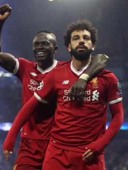 ساديو مانيه يرسل 300 قميص لفريقه قبل النهائي إلى قريته في السنغال