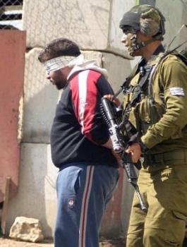 الاعتداء على اسرى فلسطينيين 