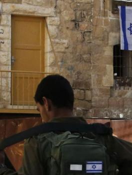 اغلاق منازل الفلسطينيين في الخليل 