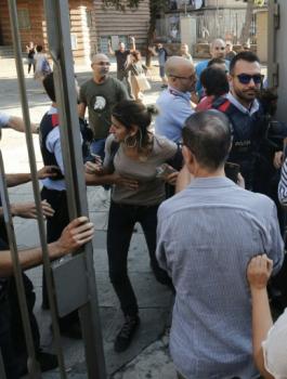 لضمان إجراء الاستفتاء..كاتلونيون يحتلون عدداً من المدارس