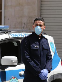 الشرطة تضبط مركبات تنقل عمال 