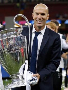 تجديد عقد زين الدين زيدان مع ريال مدريد 