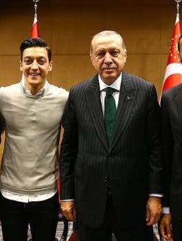 اوزيل لدي قلبان احداهما تركي والاخر ألماني