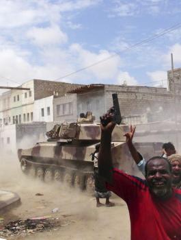 السفير السعودي في اليمن: صنعاء تنتفض ضد إيران!