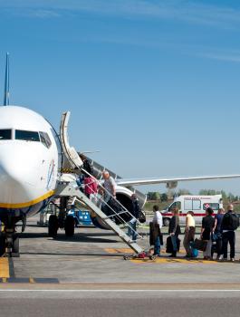 لماذا نصعد الطائرات من جانبها الأيسر؟