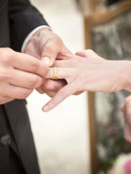 مواطن من قرية في نابلس يخرج عن المألوف في مهر زواج إبنته