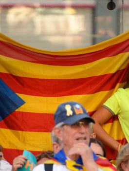 كتالونيا تنفصل عن اسبانيا 